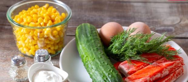 ПП салат с крабовыми палочками и кукурузой