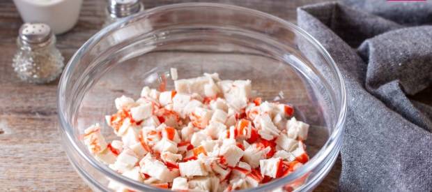 ПП салат с крабовыми палочками и кукурузой