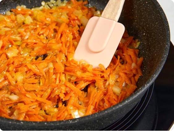 Печеночный салат с морковью