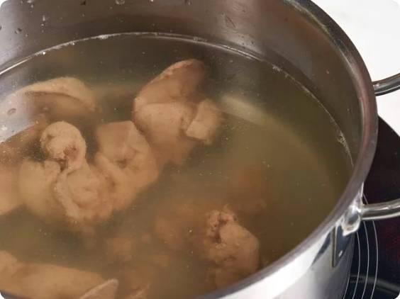 Печеночный салат с фасолью