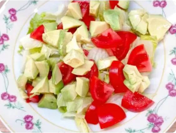 ПП салат с креветками и авокадо