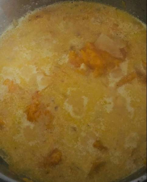 Тыквенный крем-суп с беконом и сливками