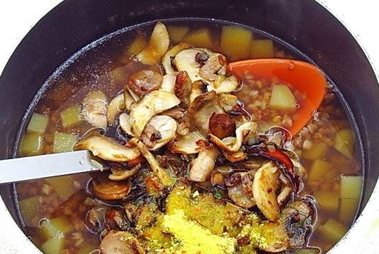 Суп с гречкой и грибами