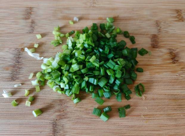 Салат из горбуши, консервированной с рисом и яйцом