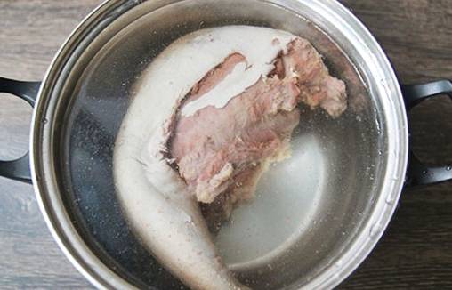 Салат из говяжьего языка со свежим огурцом