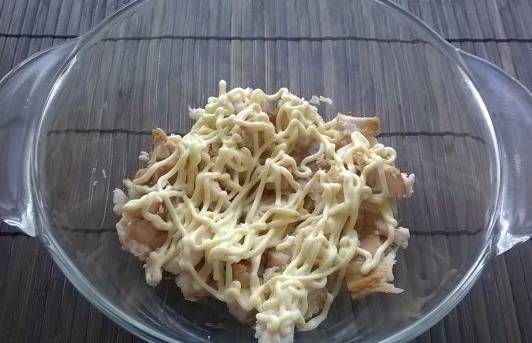 Салат из винограда и куриной грудки с сыром
