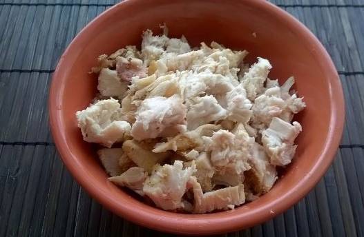 Салат из винограда и куриной грудки с сыром