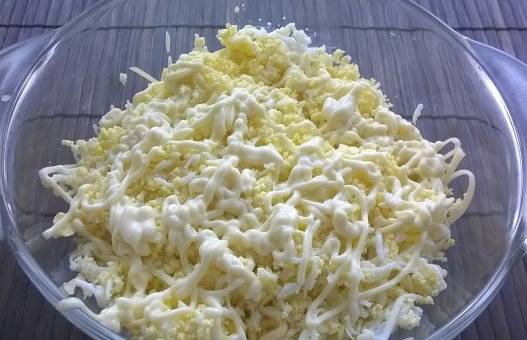 Салат из винограда и куриной грудки с сыром