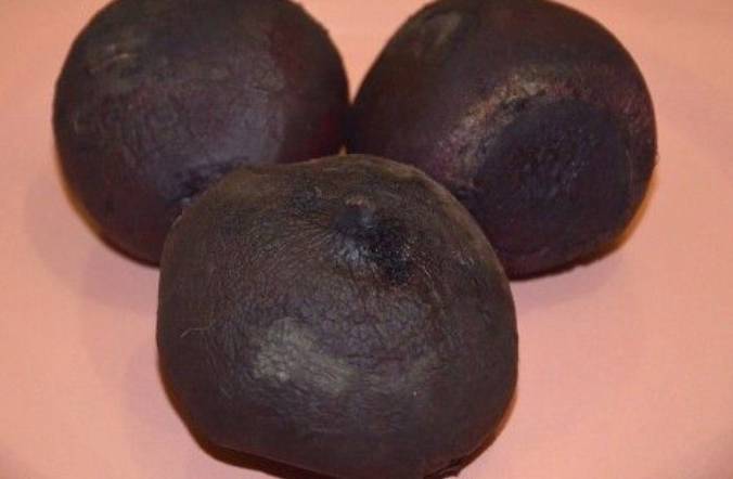 Салат из вареной свеклы с солеными огурцами