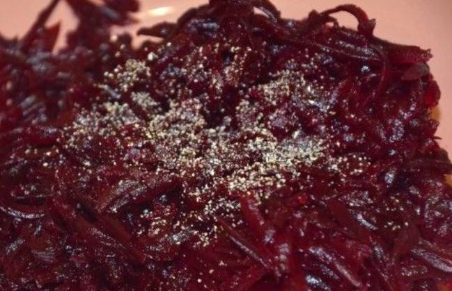 Салат из вареной свеклы с солеными огурцами