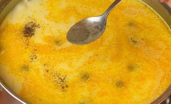 Суп с зеленым горошком и плавленым сыром