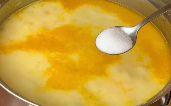 Суп с зеленым горошком и плавленым сыром