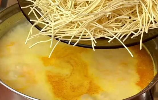 Суп с зеленым горошком и плавленым сыром