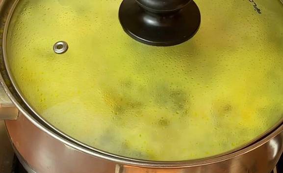 Суп с зеленым горошком и плавленым сыром