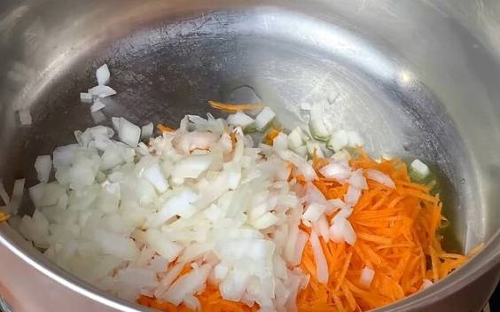 Суп с зеленым горошком и плавленым сыром