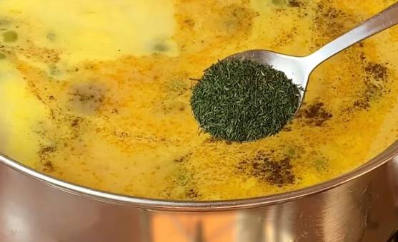 Суп с зеленым горошком и плавленым сыром