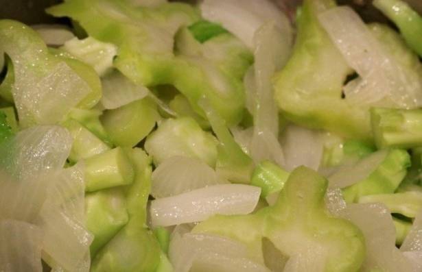 Суп с брокколи, сыром и сливками