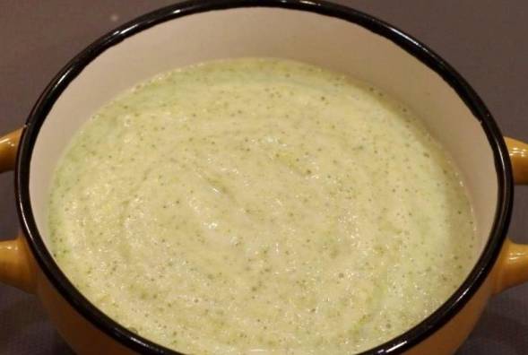 Суп с брокколи, сыром и сливками