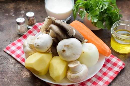 Суп-пюре с грибами, картофелем и сливками