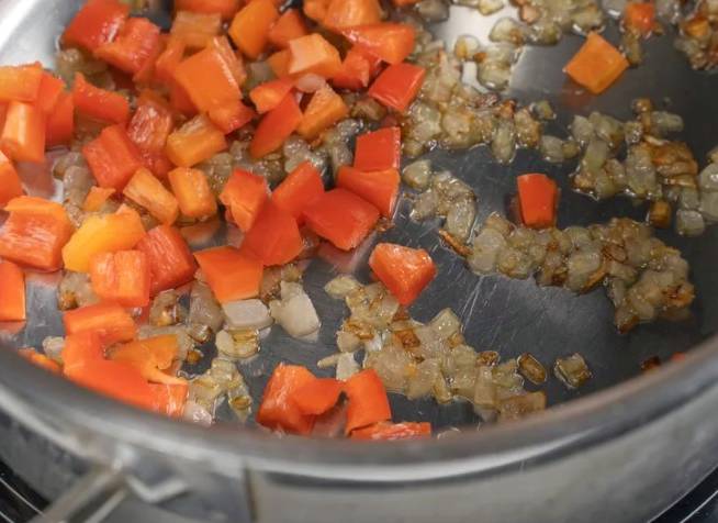 Тайский суп с кокосовым молоком и креветками