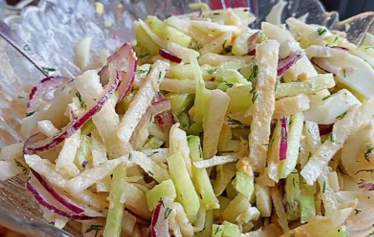 Салат из дайкона с огурцом