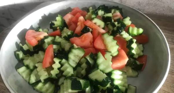 Овощной салат с оливковым маслом