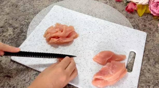 Овощной салат с курицей