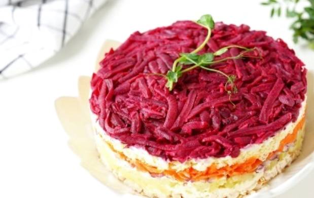 Салат «Генерал» со свеклой и курицей