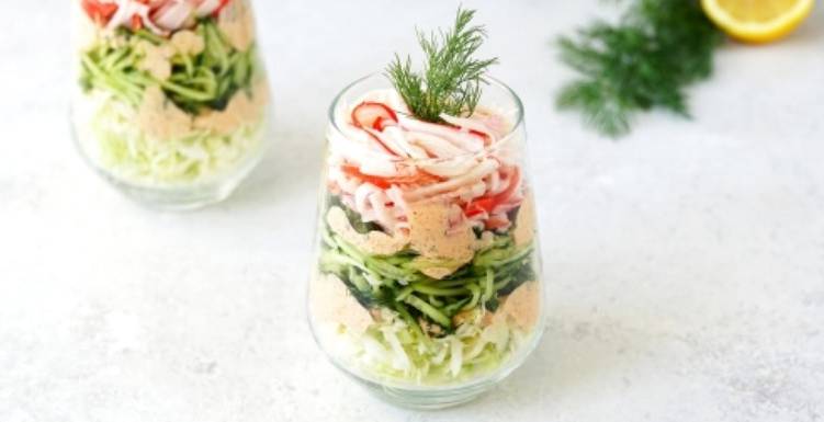 Салат «Глория» с крабовыми палочками и капустой