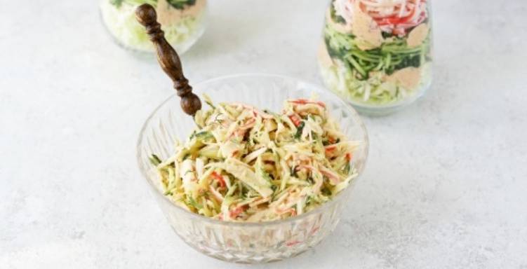 Салат «Глория» с крабовыми палочками и капустой