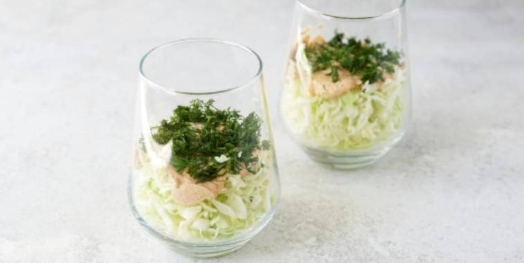 Салат «Глория» с крабовыми палочками и капустой