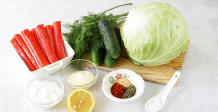 Салат «Глория» с крабовыми палочками и капустой