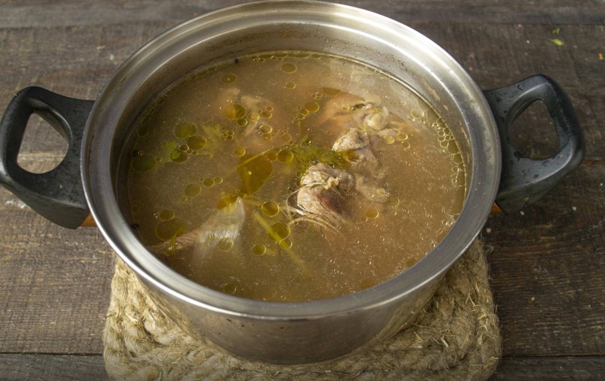 Суп с говядиной и консервированной фасолью