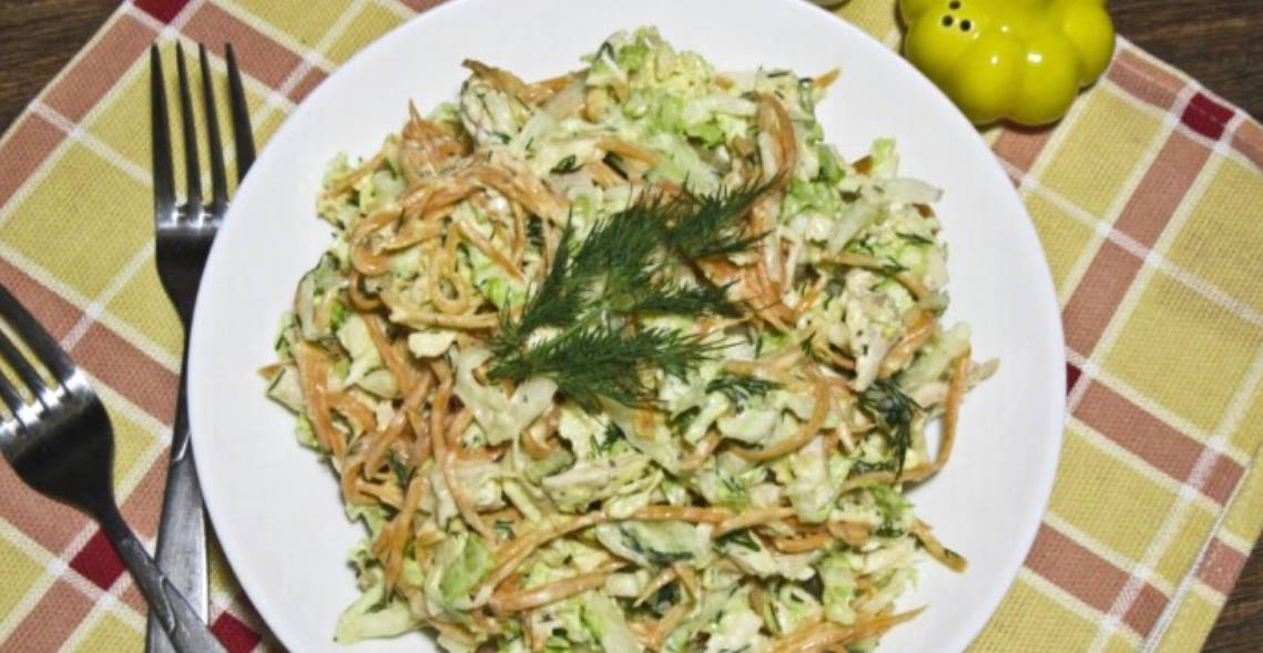 Салат из пекинской капусты с корейской морковью и свежим огурцом Салат из пекинской капусты с корейской морковью и свежим огурцом