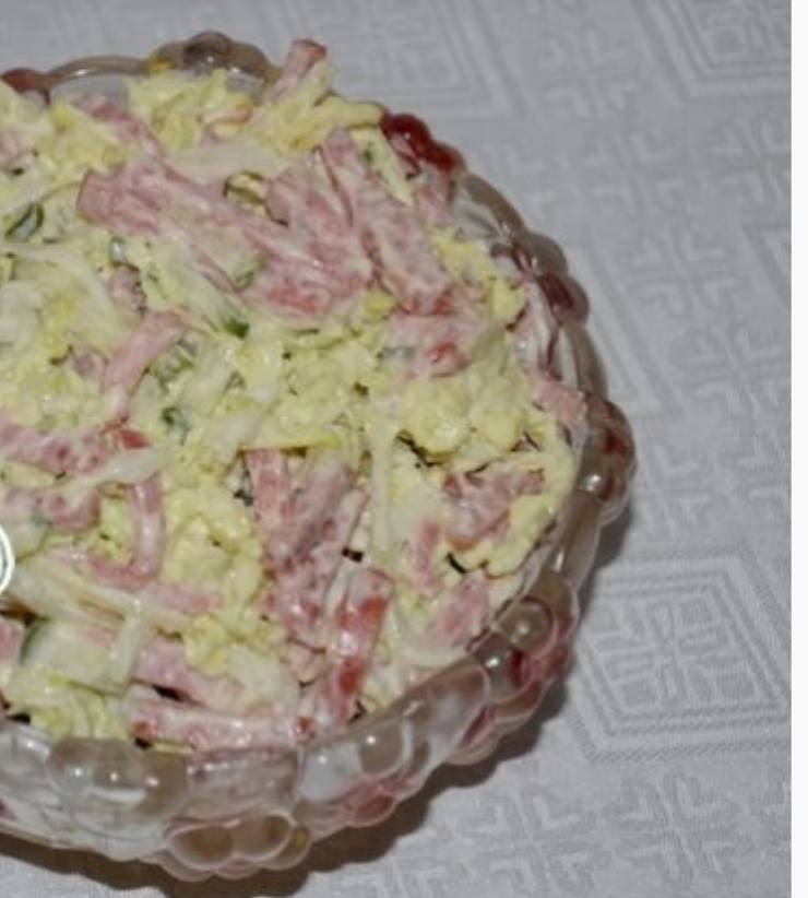 Салат из пекинской капусты с колбасой и огурцом