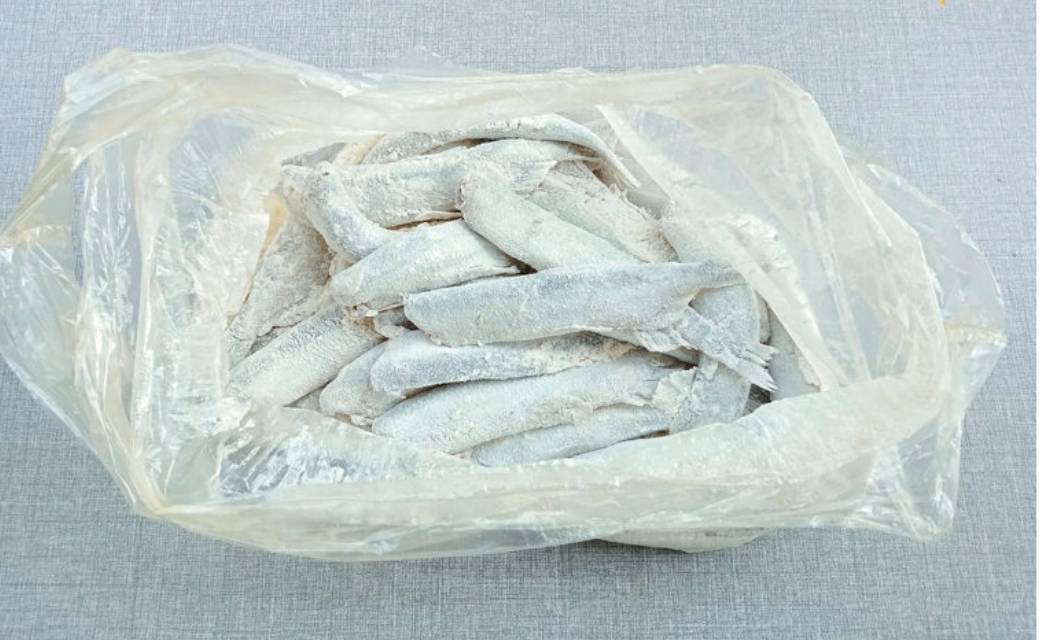 Жареная мойва с хрустящей корочкой на сковороде