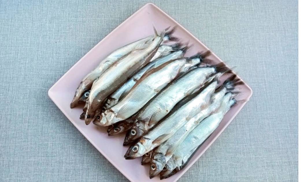 Жареная мойва с хрустящей корочкой на сковороде