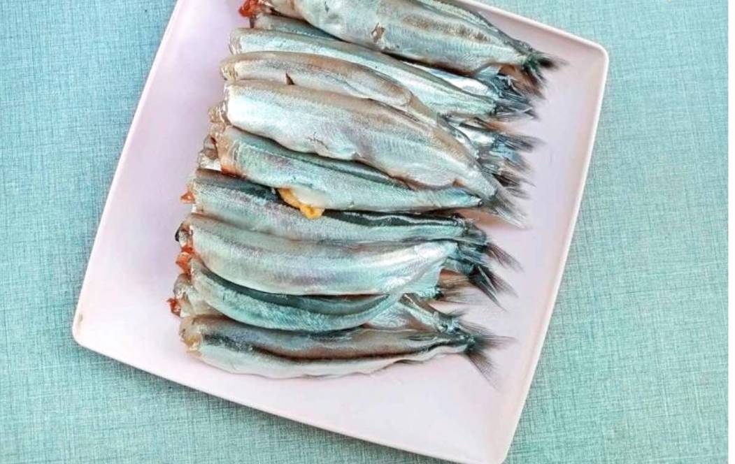 Жареная мойва с хрустящей корочкой на сковороде