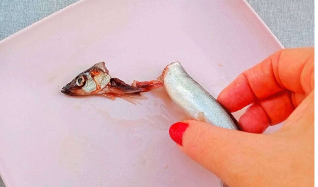 Жареная мойва с хрустящей корочкой на сковороде