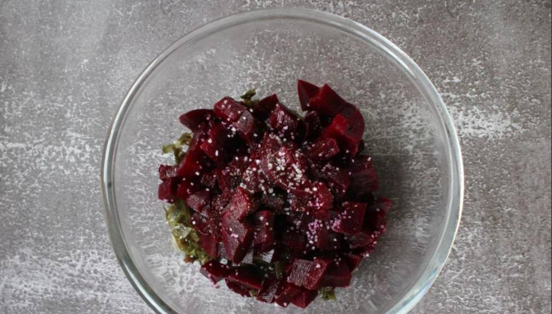 Салат из морской капусты со свёклой Салат из морской капусты со свёклой