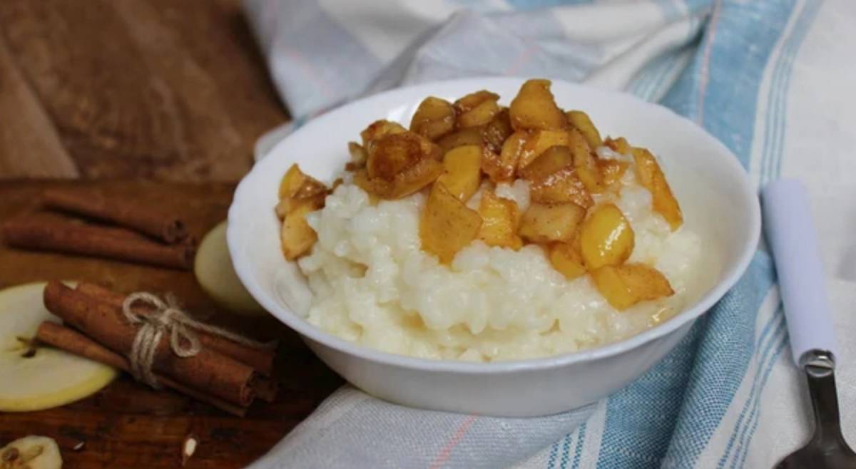 Рисовая каша с яблоками