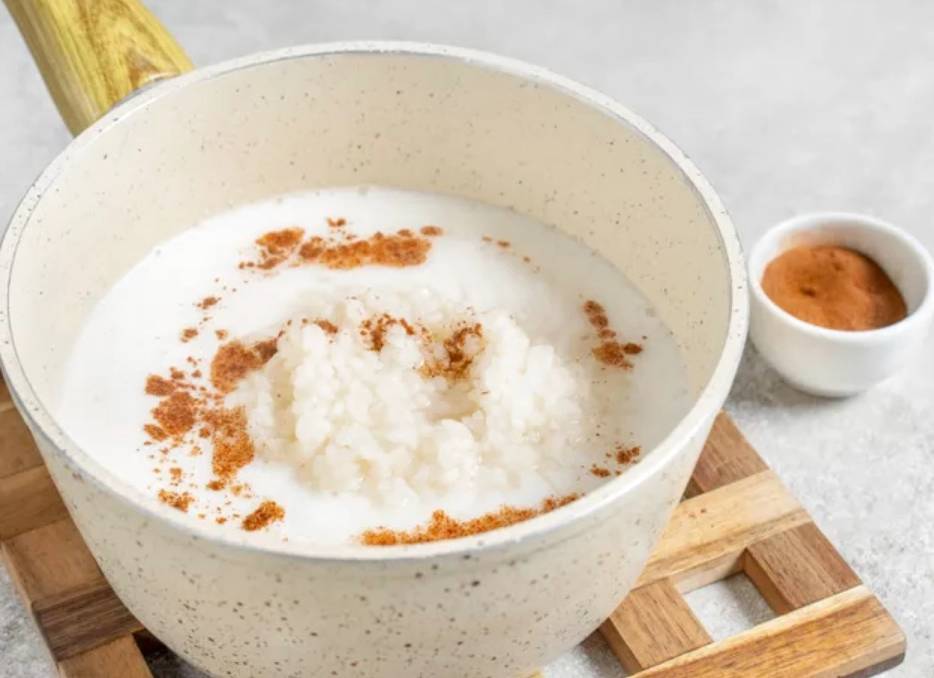 Жидкая рисовая каша на молоке