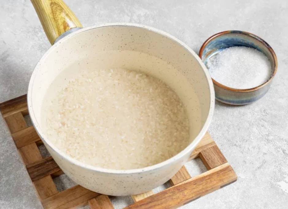 Жидкая рисовая каша на молоке