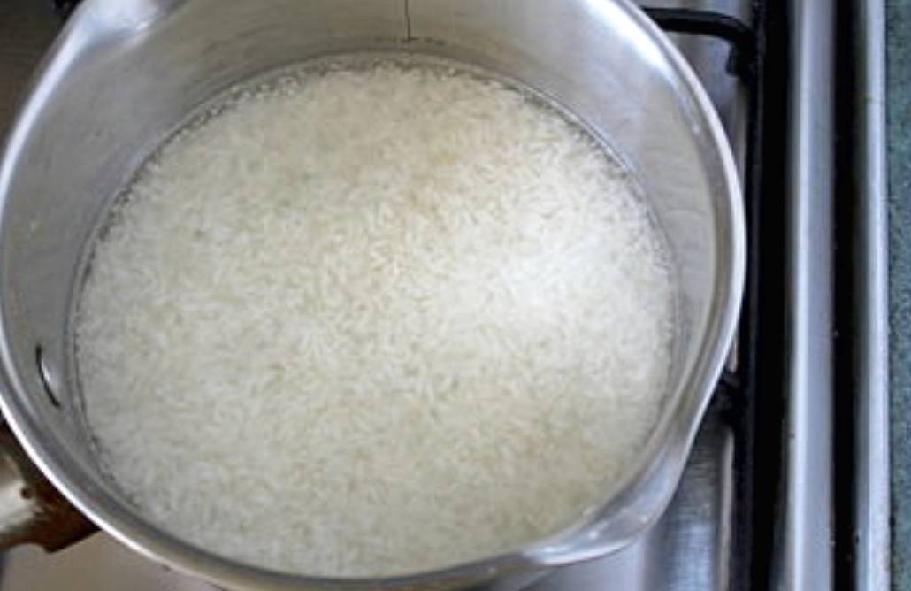 Классическая рисовая каша на молоке, как в детском саду