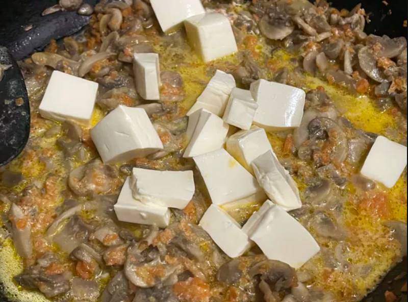 Грибной суп из шампиньонов с плавленым сыром и курицей