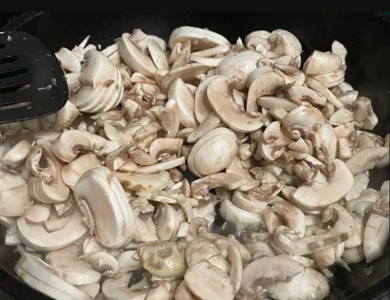 Грибной суп из шампиньонов с плавленым сыром и курицей