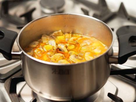 Суп-пюре из шампиньонов с плавленым сыром и картофелем