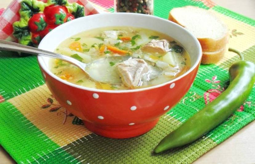 Суп из консервов горбуши с картошкой и рисом