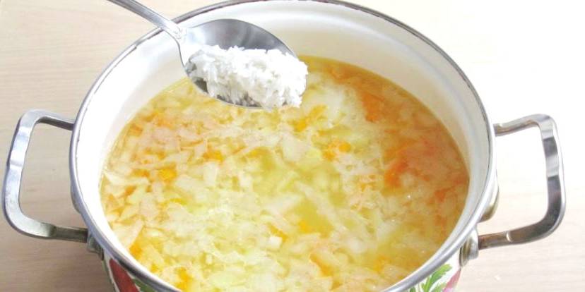 Суп из консервов горбуши с картошкой и рисом
