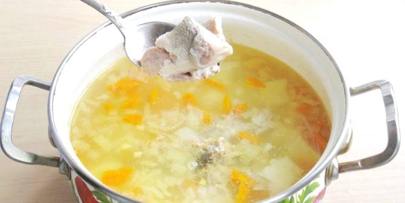 Суп из консервов горбуши с картошкой и рисом